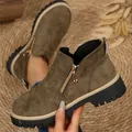 Détail des bottines en daim vert olive avec semelle plateforme et fermeture éclair latérale - 36 / Vert Militaire