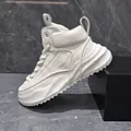 Bottes hautes de luxe en cuir blanc pour hommes avec semelle compensée et design dad. - 38 / Blanc