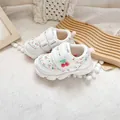 Bequeme weiße Lauflernschuhe für Kleinkinder mit süßem Kirschdruck und Klettverschluss - Größe 15.0 / Weiß (Kirsche)