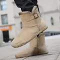 Brede kaki suède sneeuwlaarzen voor dames met warme voering van imitatiebont en gesp - 35 / Tan