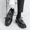 Mocassins élégants noirs pour hommes avec motif crocodile et boucle dorée décorative - 38 / Noir