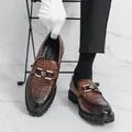 Mocassins élégants marron pour hommes avec motif crocodile pour bureau et chic - 38 / Mocassins à boucle gaufrée crocodile style britannique (0226) / Brun Foncé