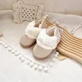 Warme beige Baby-Schneestiefel mit dickem weißem Kunstpelzbesatz und Winterfutter. - Größe 17.0 (Innen 17cm) / Beige