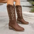 Retro bruine western cowboylaarzen voor dames met elegant borduursel en een blokhak. - 36 / Donkerbruin