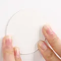 Runder Klebeflicken für Saugnapfhaken an Fliesenwänden, in weißem, schlichtem Design - Transparent