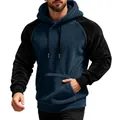Gemütlicher Herren Sherpa-Fleece-Hoodie in Marineblau und Schwarz mit Raglanärmeln - M / Oberteile / Blau und Schwarz
