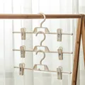 Cremeweißer stapelbarer Hosenbügel aus Kunststoff mit verstellbaren Clips für Röcke - Milchweiß