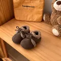 Primer plano de zapatos de invierno para niños marrones con forro de felpa y lazo - Talla 22 (Longitud Interior 14.5cm) / Caqui