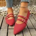 Gros plan détaillé de ballerines Mary Jane rouges à bout pointu et double bride. - 36 / Mary Jane à Double Boucle(999) / Rouge