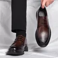 Braune Herren-Business-Schuhe mit strukturiertem Leder und weichen Sohlen für formelle Anlässe. - 37 / Flacher Boden Stil / Krokodilmuster / Braun