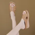 Sandales à talons compensés marron pour femmes avec brides croisées, chaussures d'été chic - 38 / Chameau Clair