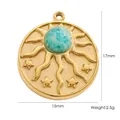 Pendentif soleil détaillé en acier doré avec pierre turquoise, dimensions 15x17mm - Pierre Bleue Rayon de Soleil (YTP2411023-AS)