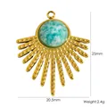 Pendentif soleil en acier inoxydable doré avec une pierre verte polie au centre - Rayon de Soleil Pointillé (YTP2411104-AS)