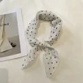 Petit foulard carré en coton et lin blanc à pois noirs, 58 cm, accessoire élégant - Pois Artistiques (Image Principale 8) / Pois Blancs