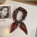Petit foulard carré 58cm élégant en coton et lin rouge à motif géométrique vintage - Imprimé Ethnique (Image Principale 19) / 58*58cm / Bordeaux