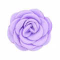 Detailansicht einer 6cm handgefertigten Satin-Rose in Lavendel für Kleidungsstücke - Flache Basis / Hellviolett