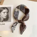Élégant petit foulard en coton et lin de 58 cm avec imprimé paisley vintage marron - Tourbillon Paisley Vintage (Image Principale 24) / 58*58cm / Paisley Marron Foncé Café