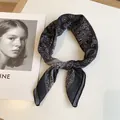 Élégant foulard carré 58cm en coton et lin avec motif paisley noir et blanc par SKU - Motif Paisley Classique (Image Principale 27) / 58*58cm / Base Noire avec Motif Paisley Blanc