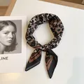 Carré de coton et lin imprimé léopard à la mode 58cm foulard doux pour femmes chic - Foulard Carré à Imprimé Léopard (Image Principale 28) / 58*58cm / Imprimé Léopard Classique