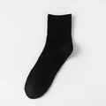Calcetines de algodón negro transpirable de alta calidad para hombre con un estilo minimalista - Calcetines de caña alta / Negro