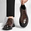 Chaussures classiques en cuir marron pour hommes avec semelle épaisse et design chic - 38 / Marron