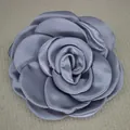 Grande fiore di camelia fatto a mano grigio argento da 12cm per capelli e spilla. - Grigio