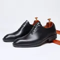 Black leather Oxford brogue dress shoes for men with elegant wingtip carved details - 40 / Black