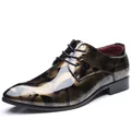 Elegantes zapatos de vestir de charol para hombre con diseño floral y punta fina - 38 / Dorado