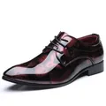 Zapatos de vestir para hombre con punta fina y un elegante estampado floral brillante - 38 / Rojo