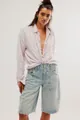 Dettaglio della camicia lavanda a volant in cotone e lino con scollo a V profondo - Taglia S / Top / Lavanda