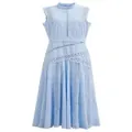 Robe midi élégante bleu clair sans manches avec dentelle française ajourée et taille cintrée - S / Robes / Bleu ciel
