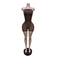 Brauner trägerloser, transparenter Body auf Schaufensterpuppe, hochdehnbare Seide - M / Jumpsuits / Kaffeebraun