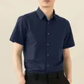 Vue détaillée d'une chemise homme bleu marine à manches courtes sans repassage chic - 38/M / Top (Manches courtes/Sans poche) / Bleu marine