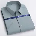 Camicia da uomo a maniche corte in fibra di bambù verde chiaro, tessuto elastico antipiega - verde pisello