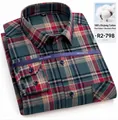 Primo piano di una camicia scozzese in cotone spazzolato verde e rosso di stile - 38/M / Top / Quadri Verde Rosso e Giallo (R2-798)
