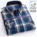 Dettaglio di una camicia di flanella di cotone spazzolato a quadri blu e marrone da uomo - 38/M / Scozzese Navy (R2-830)