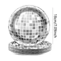 Gros plan d'assiettes en papier jetables de 18 cm à motif boule disco argentée pour fêtes - Motif Boule Disco / Assiette de 7 Pouces (12 Pcs)