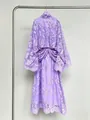 Vue arrière détaillée d'une robe en dentelle violette de style français à col montant - S / Robes / Violet