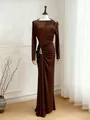 Elegante chocoladebruine maxi-jurk met lange mouwen en geplooide taille-details. - S / Dresses / Koffie