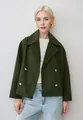 Vue de face d'un manteau court en laine croisé vert olive chic sur un mannequin - Vert Militaire