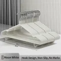 Cintres robustes revêtus de PVC blanc avec crochets pour un rangement antidérapant - Ensemble de 10 Pièces / Blanc clair de lune