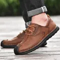 Lässige braune Herren-Lederschuhe mit Schnürung und Ziernähten für Spaziergänge im Freien - 38 / Hellbraun