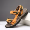 Ademende heren leren outdoor sandalen met antislip rubberen zool voor op het strand - 38 / Goudgeel