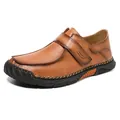 Klassische braune handgenähte Leder-Loafer für Herren mit praktischem Riemenverschluss - 39 / Hellbraun
