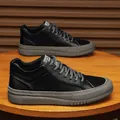 Sneakers casual da uomo in pelle nera con una elegante suola in gomma grigia nel 2025 - Taglia 38 / Nero (66188)