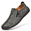 Mocassins pour hommes en cuir gris texturé avec fermeture éclair et coutures main - 38 / Gris