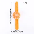 Oranje pluche klaparmband voor kinderen met fruitontwerp, 24,5 cm lang voor cadeau - Sinaasappel Stijl (T3-32) / 1 Stuk / Oranje