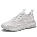 Witte ademende mesh sneakers met flying weave bovenwerk en chunky rubberen zool - 35 / Wit