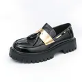 Schicke schwarze Lackleder-Loafer mit dicker Profilsohle und goldenen Beschlägen - 38 / Metall-Quasten-Stil (12) / Schwarz und Gold