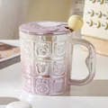 Mignon mug en céramique crème nacrée avec motifs animaux en relief, couvercle inclus - Ensemble Animal Mignon (Avec Couvercle et Cuillère) / Violet